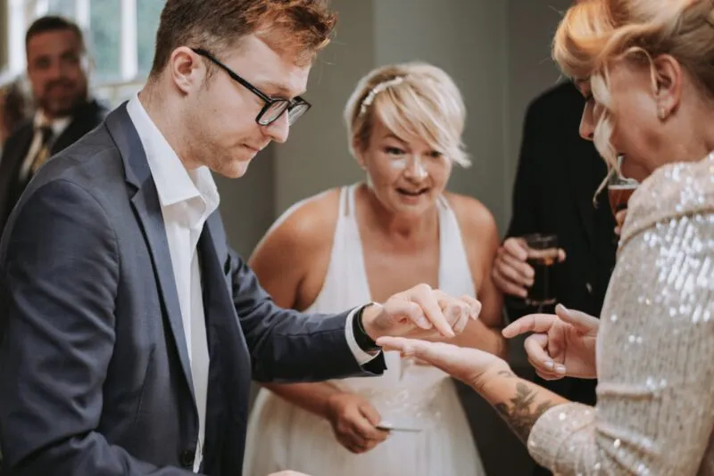 ** Magic Circle** Acclaimed Close-Up Magician & Mind Reader