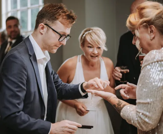 ** Magic Circle** Acclaimed Close-Up Magician & Mind Reader