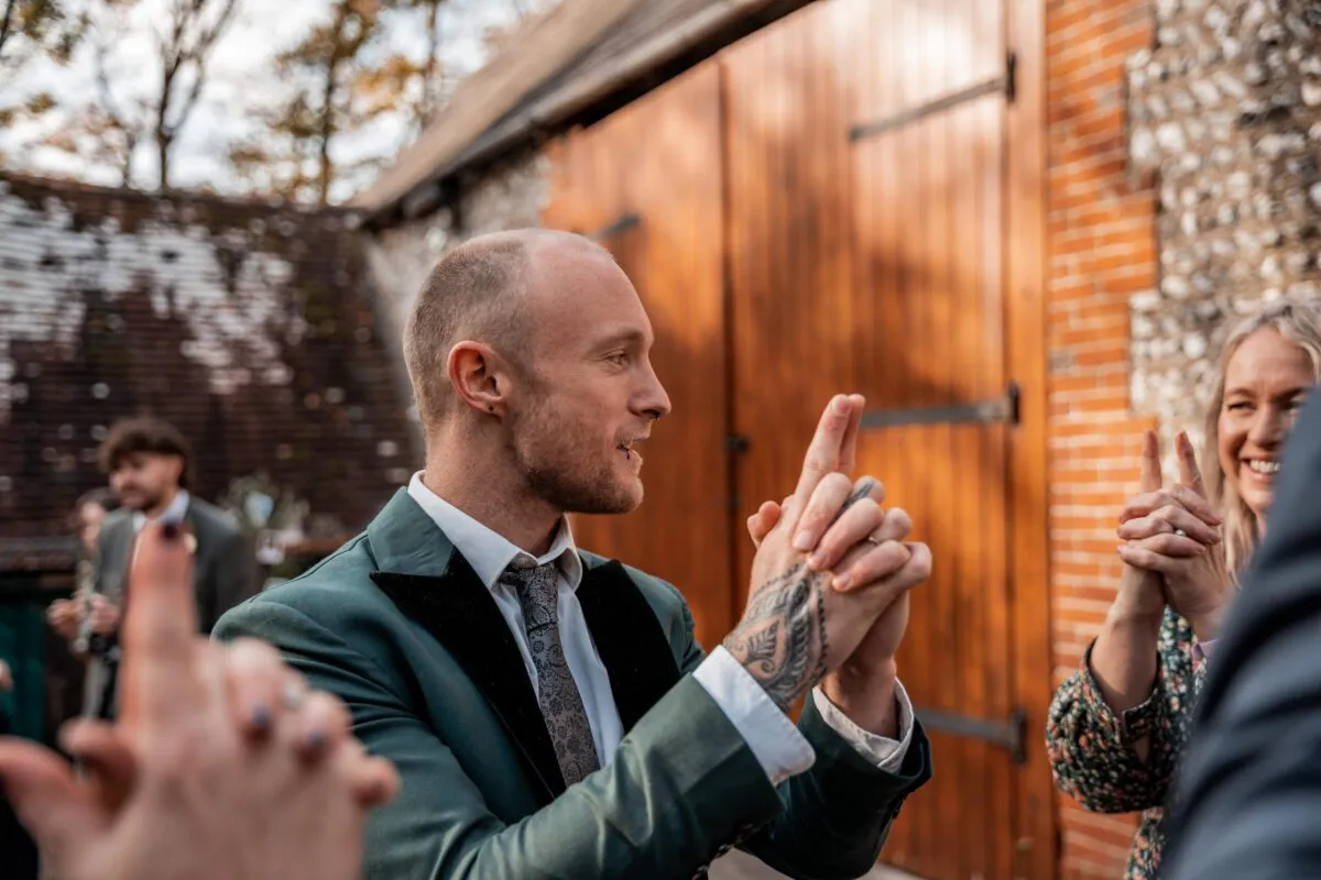 david_stewart_wedding_magician_close_up_mingling_magic_entertainment_entertainer_party_west_east_sussex_london_brighton_worthing_4 (listing)