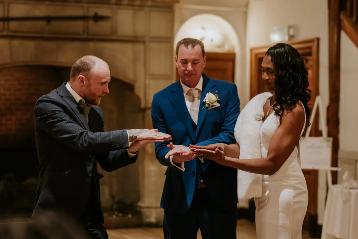 wedding_magician_close_up_magic_david_stewart_brighton_worthing_east_west_sussex_surrey_london_amazing_entertainment_entertainer_75 (listing)