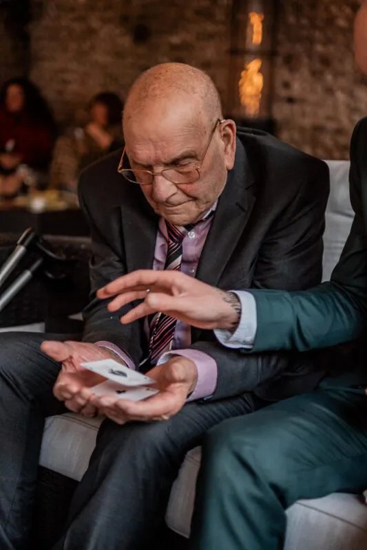 david_stewart_wedding_magician_close_up_mingling_magic_entertainment_entertainer_party_west_east_sussex_london_brighton_worthing_7 (listing)