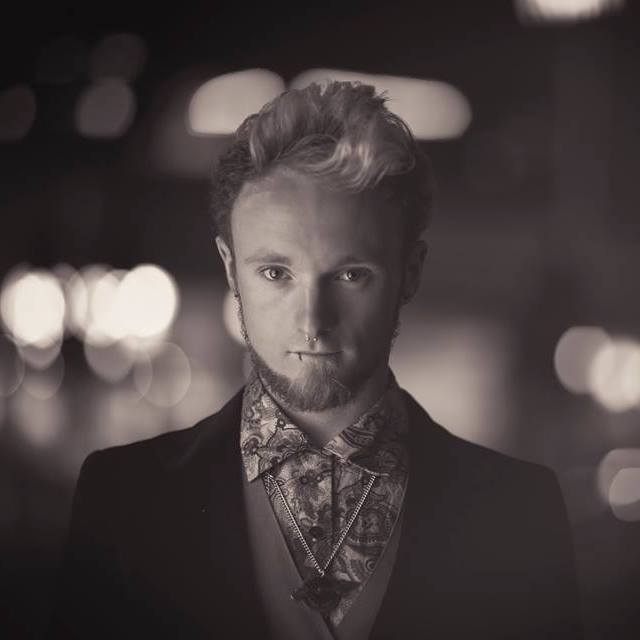 david_stewart_magic_magician_close_up_stage_entertainment_entertainer_wedding_party_christmas_corporate_west_east_sussex_london_surrey_hampshire_new_year_years_eve_worthing_hypnotist_hypnotherapy_brighton