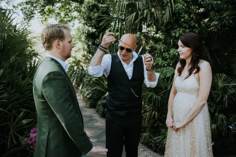 Roberto Forzoni Wedding Magician copy Large (listing)