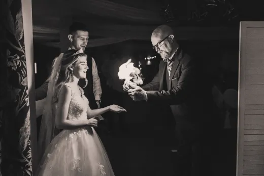 Close up and Wedding Magician