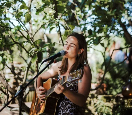 Acoustic Singer for Wedding Reception