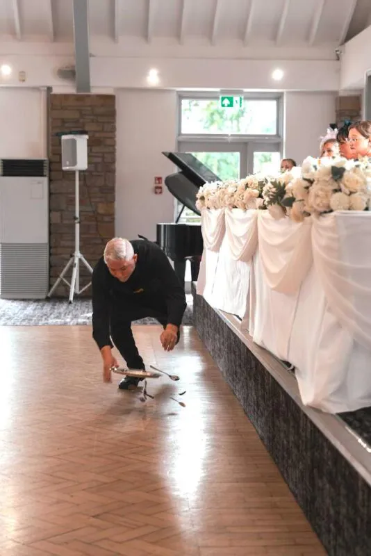 Singing Waiter falls on his face (listing)