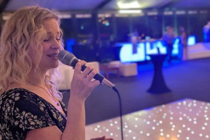 Drinks Reception Singer