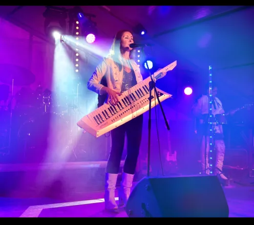 A Power Trio Playing the Best Hits of the 80S Era Providing a High Quality Sound & Performance for Your Event or Party.