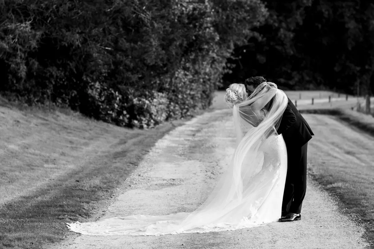 Toni Darcy Editorial Weddings 060 (listing)