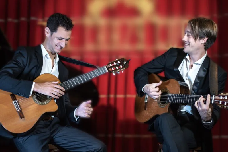 Duo-Brilalnte-on-stage-1-scaled