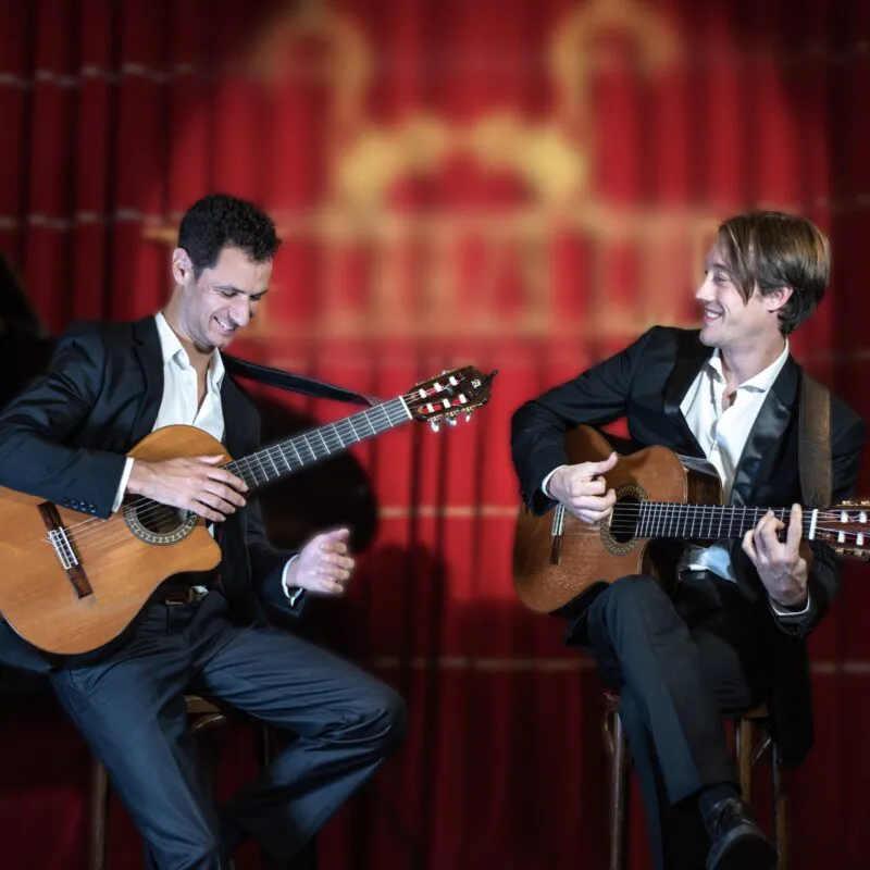 Duo-Brilalnte-on-stage-1-scaled-1