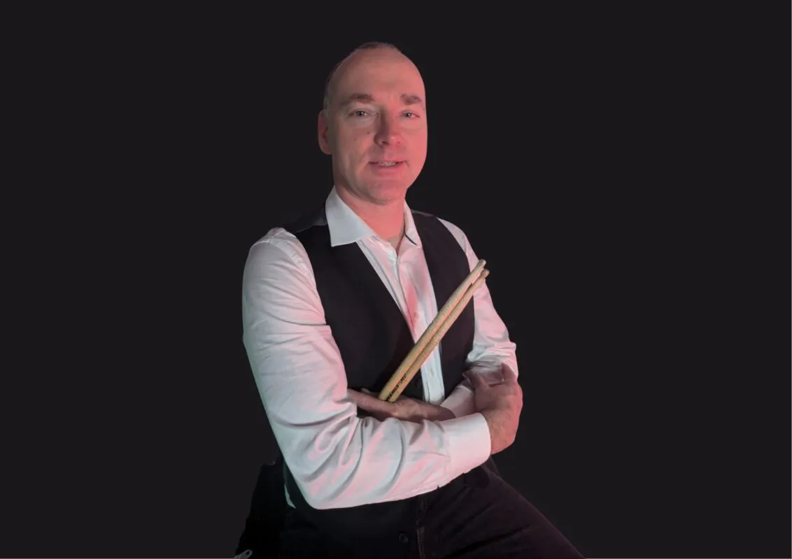 Jan Black Background 01 (listing)