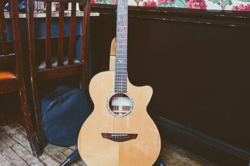 Guitar (listing)