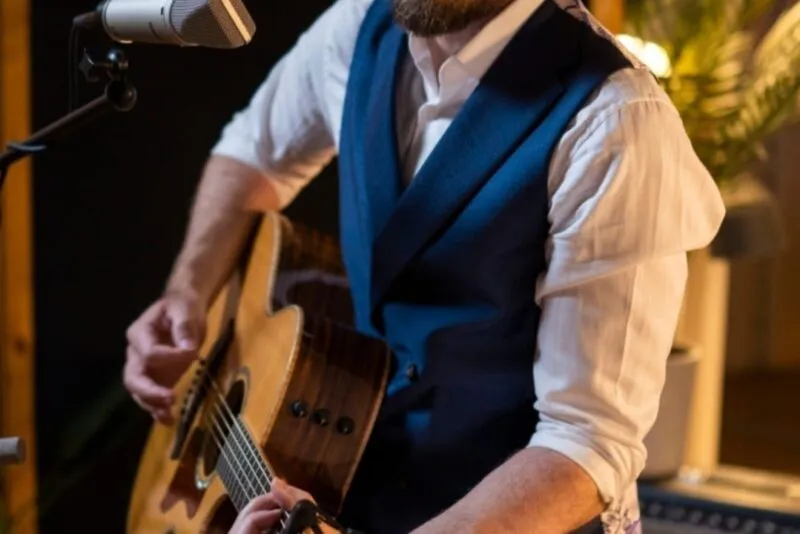 Full Day Wedding Singer Covering Ceremony, Drinks Reception, Wedding Breakfast & Guest Arrival