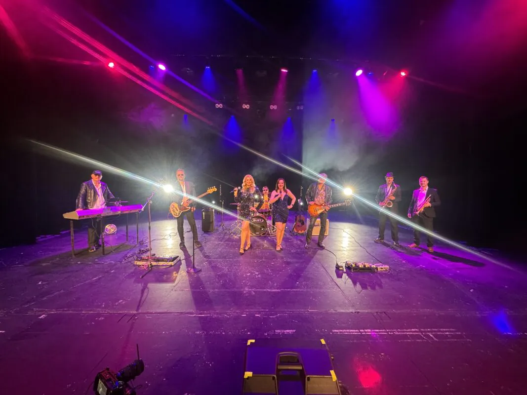 0009 Promo stage shot