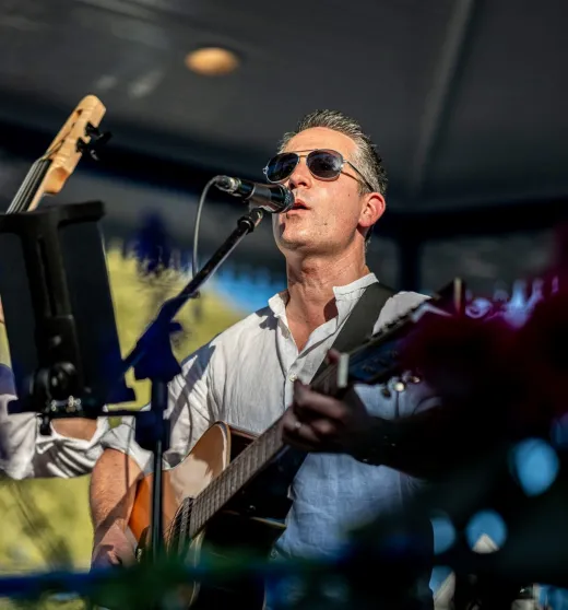 Tom Bandstand