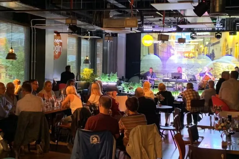 Login Lounge under 1Mb~mv2.jpeg (listing)