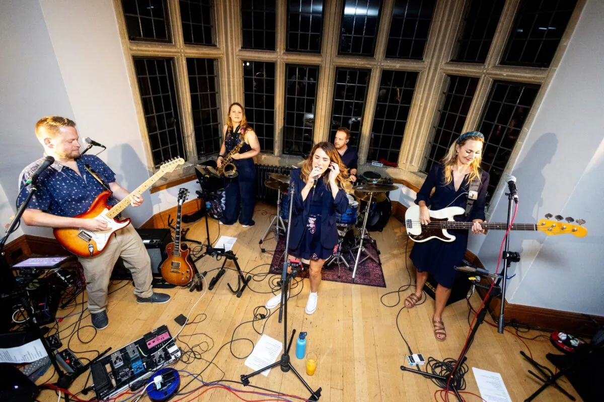 5 piece band with Female vocal vocalist (listing)