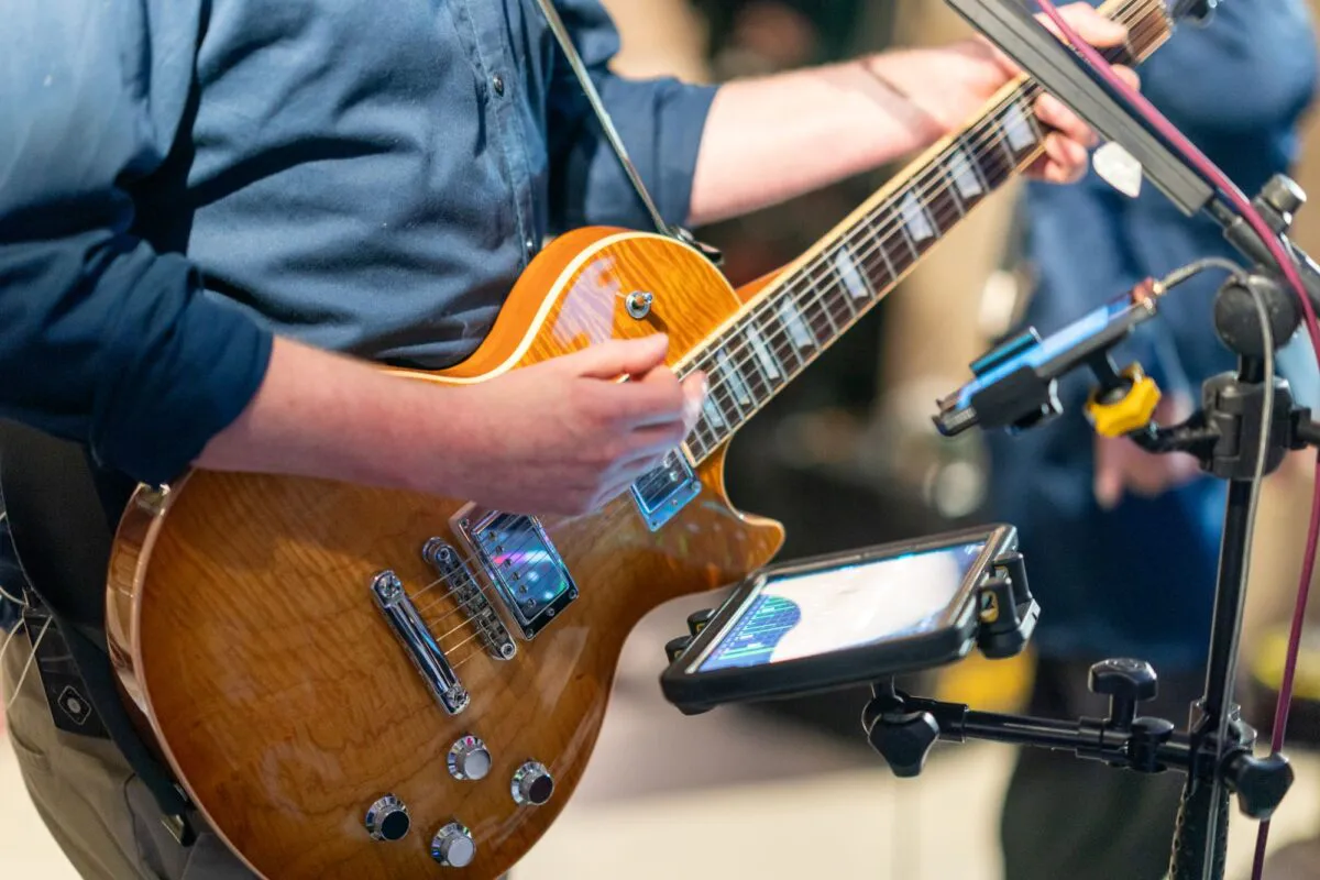 Hire a cool band guitar (listing)