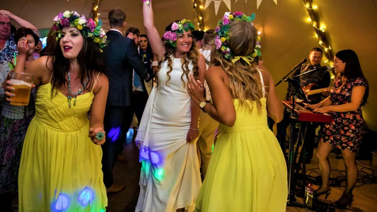 Wedding band where peolple dance low res (listing)