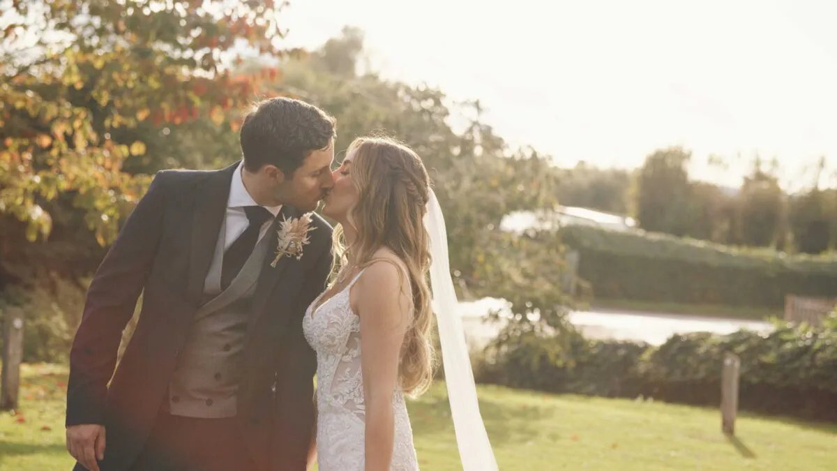 Larrissa & Chester 330 (listing)