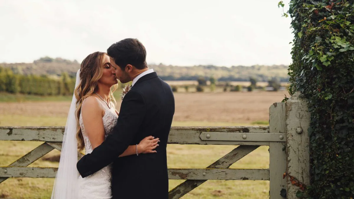 Larrissa & Chester 323 (listing)