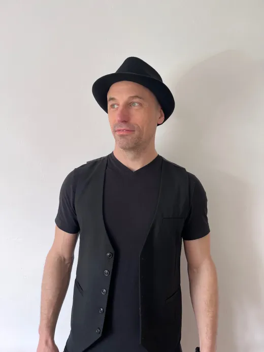 Dan Wedissimo Head Shoulders Shot