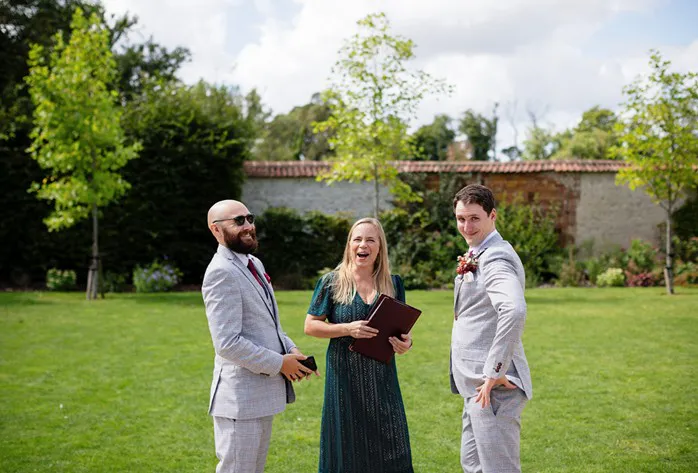 Sam-and-Matt-w-Groom-and-B-Man-pose