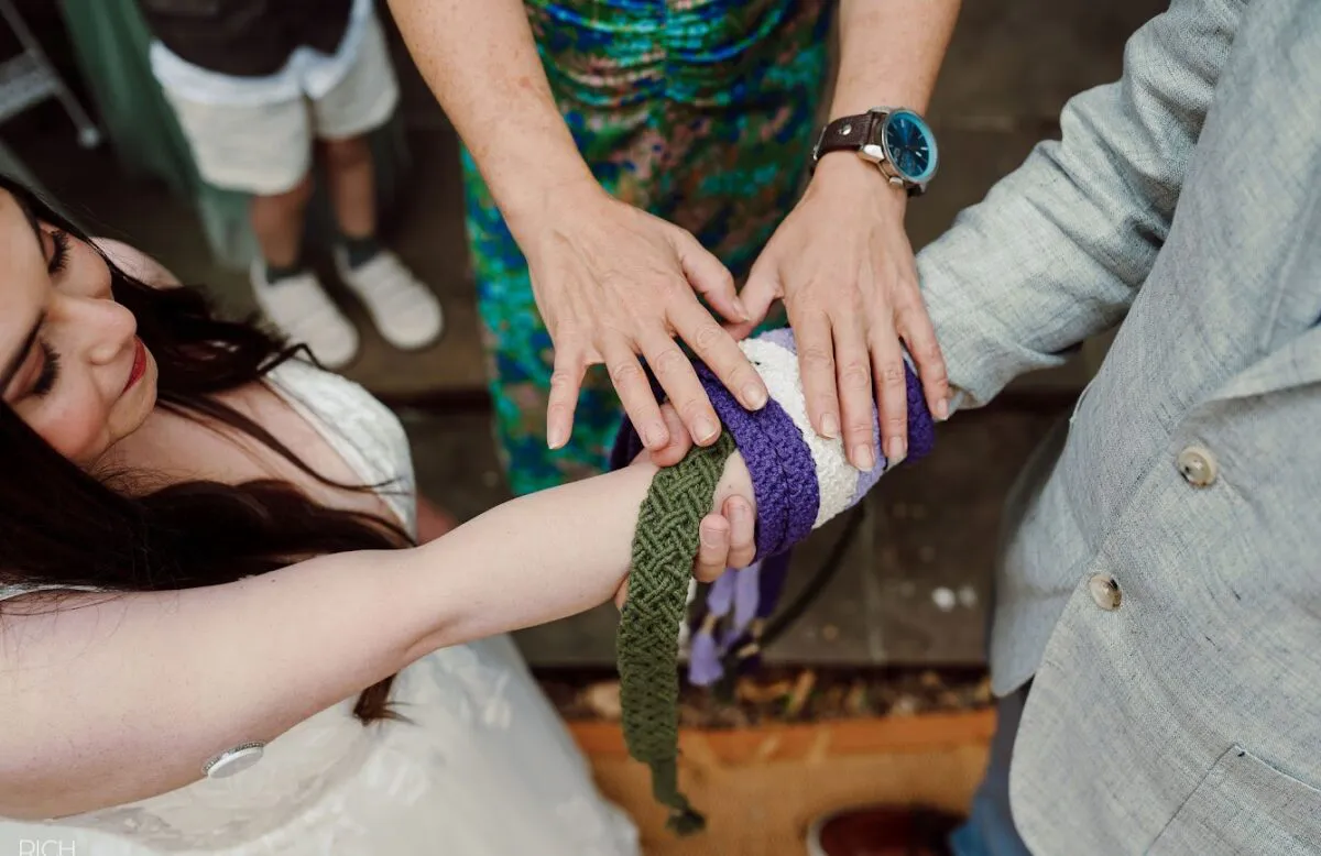 Zoe-and-Adam-HF-hands-close-up