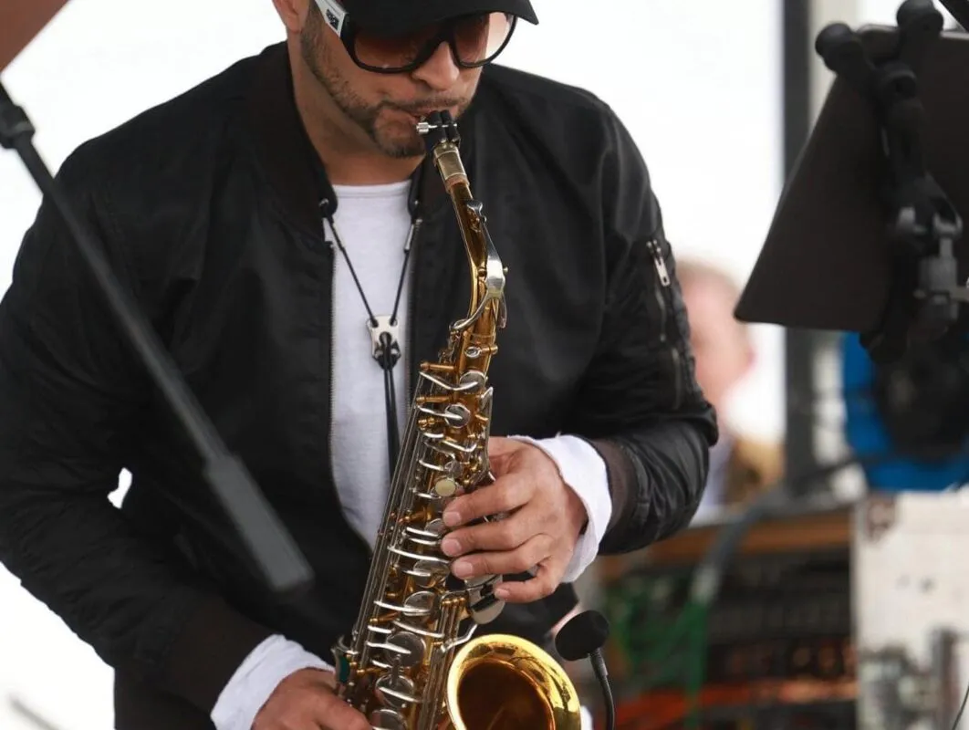 Sax&amp;Trax (listing)