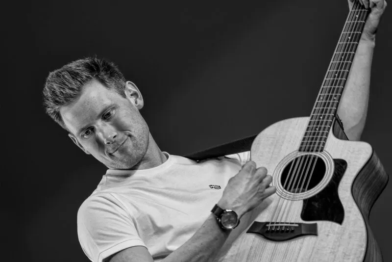 Fingerstyle Guitarist for Ceremonies, Drinks Receptions and Wedding Breakfast