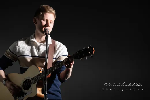 CMR60238 horizontal singing and playing agency