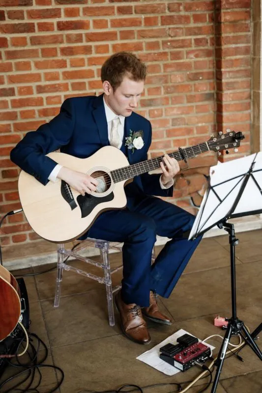 moody-wedd-fingerstyle-AId-out-fan