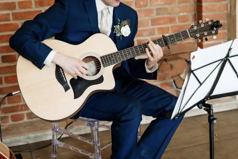 Fingerstyle Guitarist for Ceremonies, Drinks Receptions and Wedding Breakfast