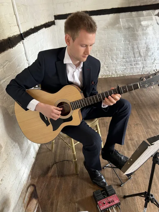 chris-wedd-photo-fingerstyle-smaller-size-scaled