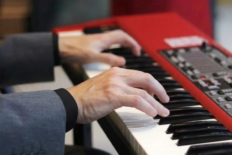 Hands at keyboard (listing)