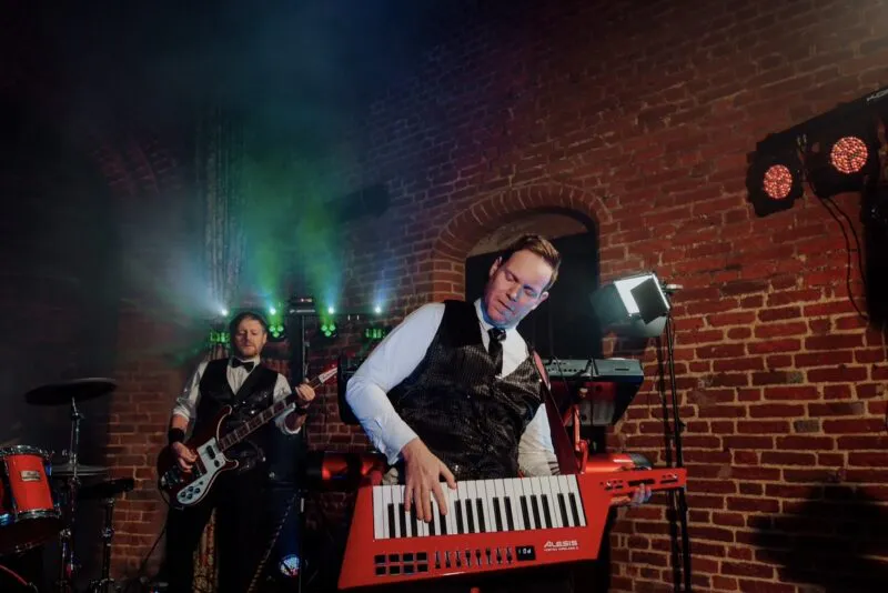 Interactive, Fun, Floor-Filling Wedding Band.