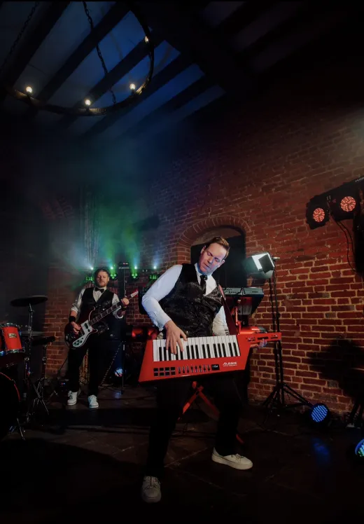 Interactive, Fun, Floor-Filling Wedding Band.