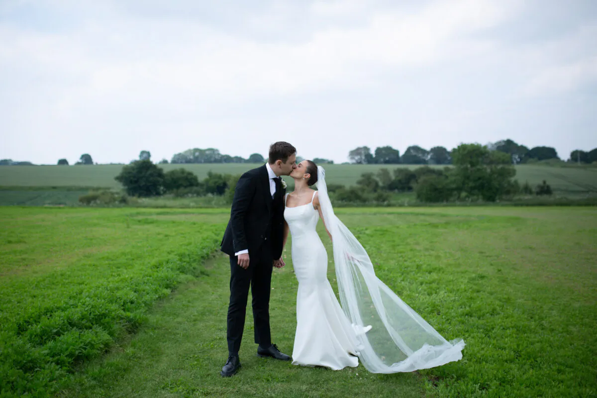 TheWhiteBarnSomersetWeddingphotographer-36 (listing)